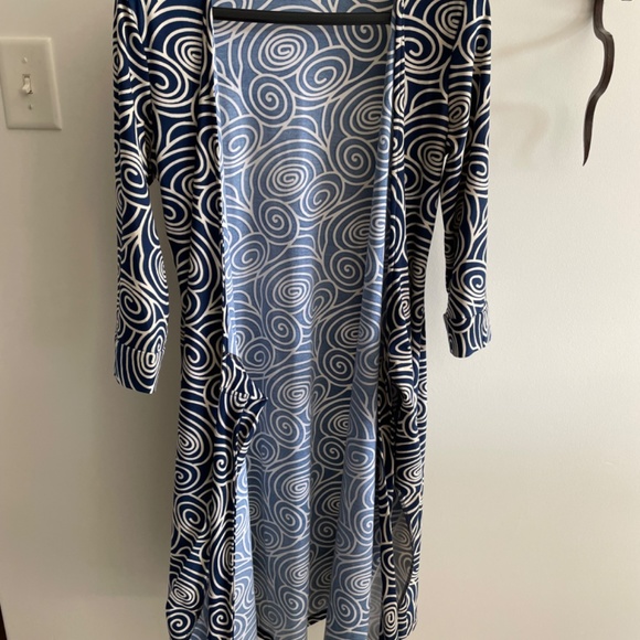 Blue and Cream wrap dress size medium.  Would fit someone 8-12. - Picture 5 of 5